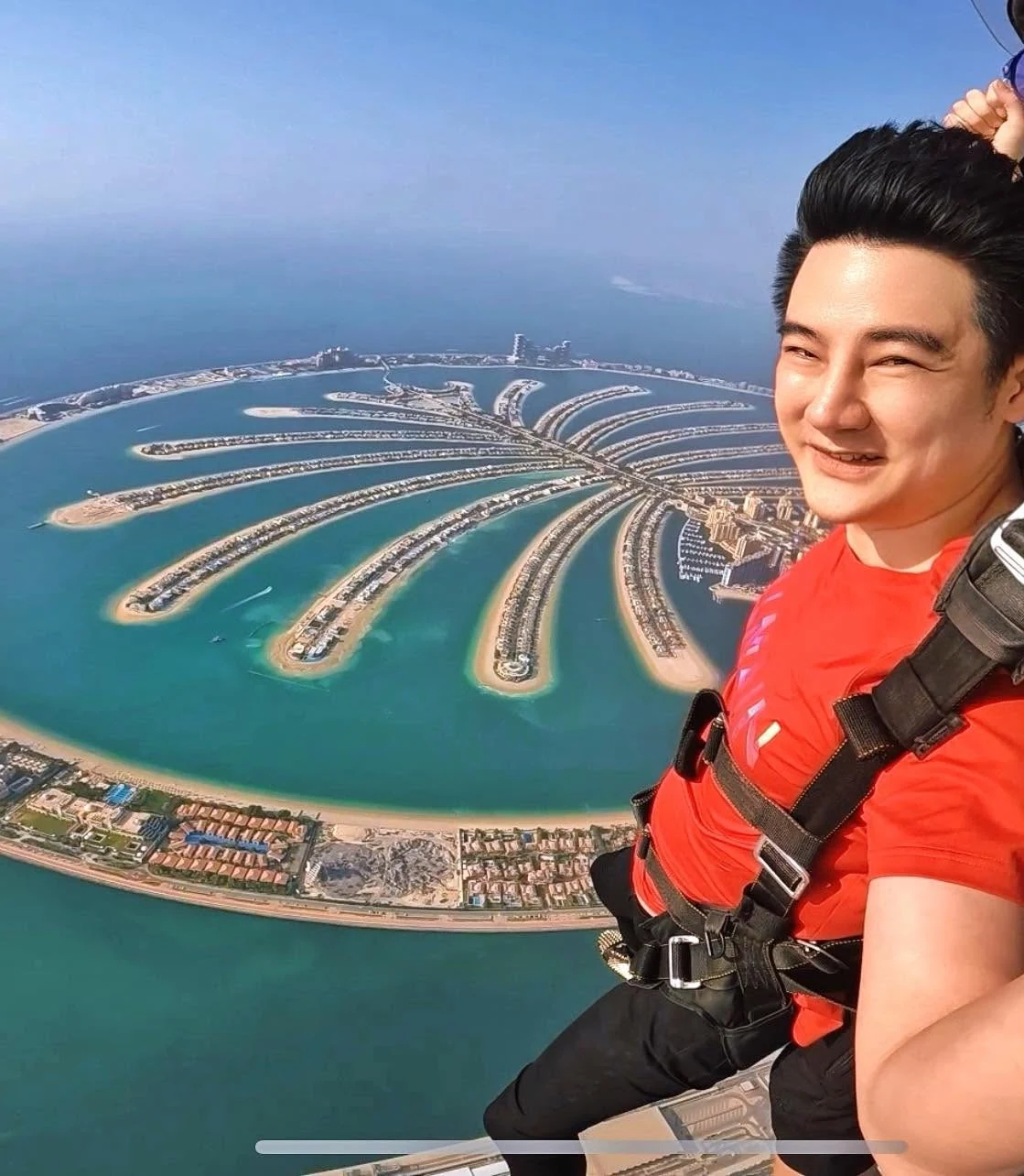 ทีมกระโดดร่มเหนือ Palm Jumeirah
